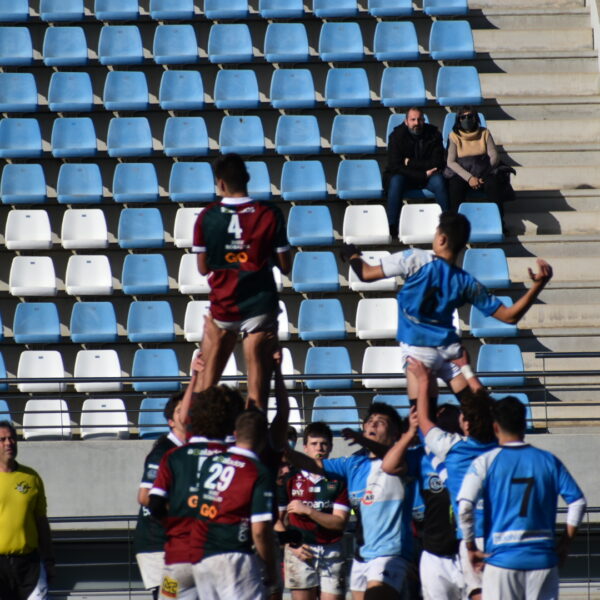 Quince justos arlequinados, quince SUB-18 que saben practicar todo lo entrenado