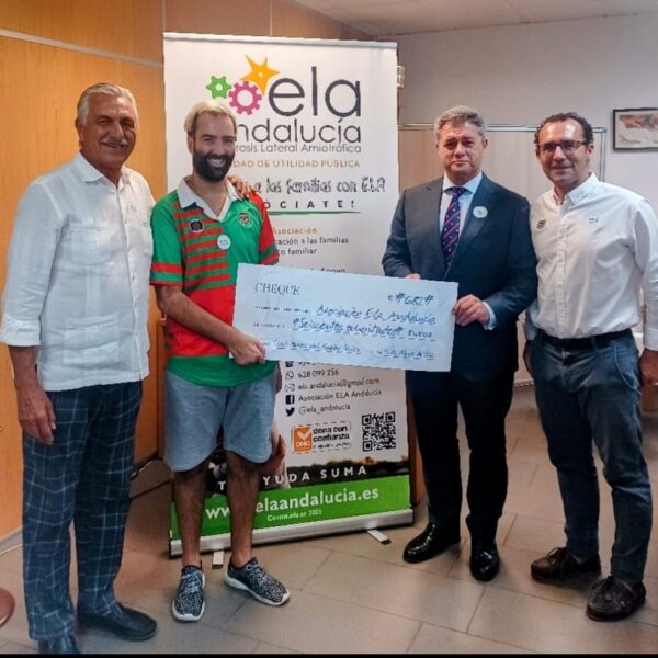 El Club Amigos del Rugby dona 682 euros a la Asociación ELA Andalucía